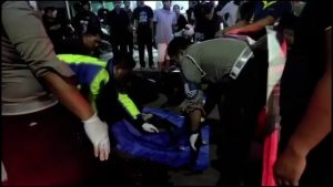 GADIS PENGENDARA MOTOR ASAL BEKASI TEWAS KESENGGOL TRUK