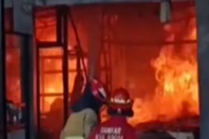 Toko Bahan Tas Di Lalap Si Jago Merah