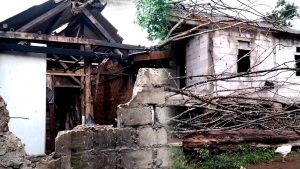 100 RUMAH RUSAK DITERJANG ANGIN KENCANG