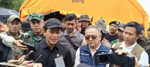 Menteri LH Hanif Faisol Salurkan Bantuan Korban Bencana Alam Sukabumi