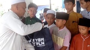 Majlis ta’lim an nahdoh bersama ybm pln berikan bantuan paket gizi kepada yatim dan dhuafa