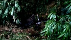 Hendak Berwisata, Minibus Terjun Ke Jurang Sedalam Tiga Puluh Meter Di Gunung Picung Pamijahan