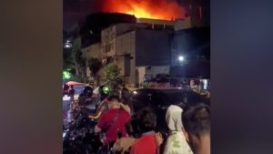 Detik Detik Penyelamatan Warga Dari Kobaran Api Di Glodok Plaza Tamansari Jakarta Barat
