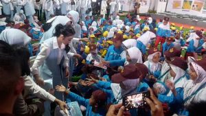 Ibu Wapres Bagi-Bagi Sepeda Saat Sosialisasikan Gerakan Indonesia Hebat