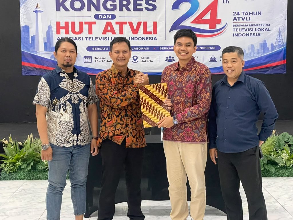 Direktur Bandung TV, Alit Suwirya (ketiga dari kiri) terpilih secara aklamasi mejadi Ketua Umum ATVLI periode 2026-2023.