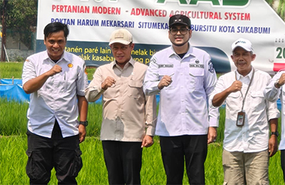 Wamenko Pangan Hanif Faisol Bersama Wakil Wali Kota Sukabumi Saat Tinjau PMAIS di Sukabumi