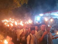 Ribuan Obor Terangi Palabuhanratu dalam Tradisi Malam Taptu HUT RI ke-81