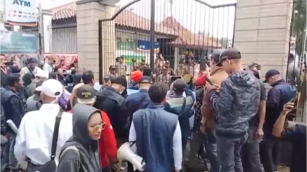 Ratusan Wartawan Gelar Aksi di Kejari Kabupaten Sukabumi, Tuntut Kasi Intel Dicopot