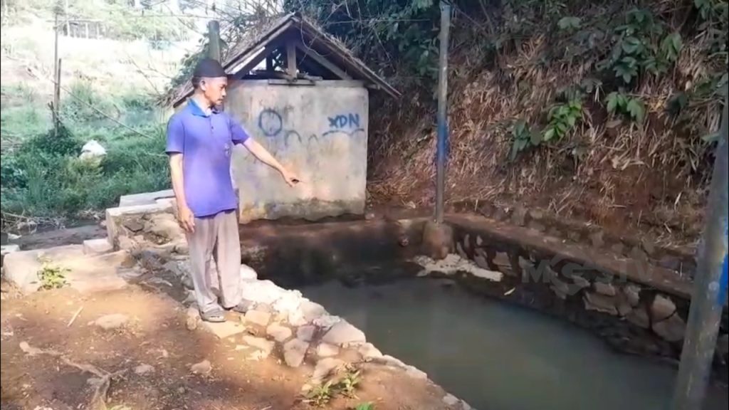 Air Kolam di Cibadung Mendadak Berubah Merah