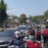 Satlantas Polres Bogor Bagikan 1.000 Masker kepada Pengendara di Puncak