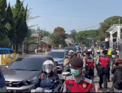 Satlantas Polres Bogor Bagikan 1.000 Masker kepada Pengendara di Puncak