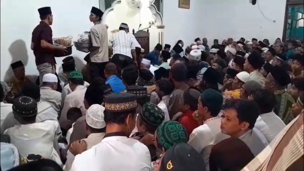 Ratusan Jamaah Serbu Bongsang dalam Tradisi Maulid di Dramaga Bogor