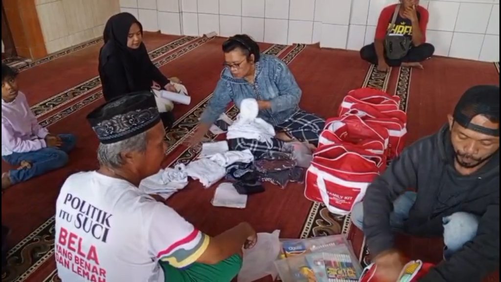 Pasca Kebakaran, Wakil Ketua DPRD Sukabumi Salurkan Bantuan untuk Korban di Kadudampit