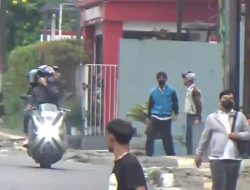 Warga Kebonjati, Sukabumi, menggagalkan dugaan tawuran pelajar. Empat senjata tajam ditemukan dan seorang siswa diamankan polisi.