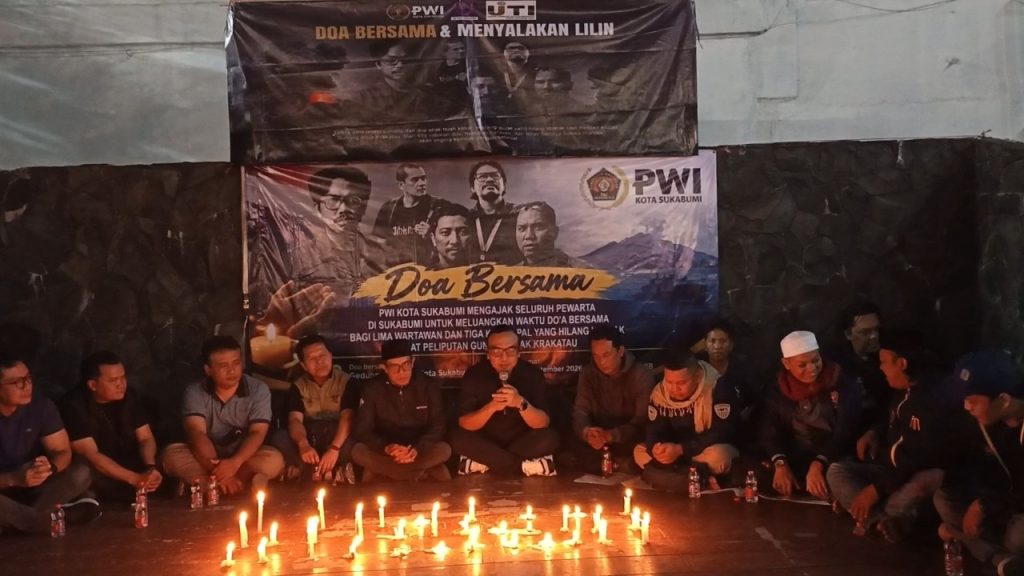 Jurnalis Sukabumi Gelar Doa Bersama untuk Wartawan Hilang Kontak Saat Liput Erupsi Anak Krakatau