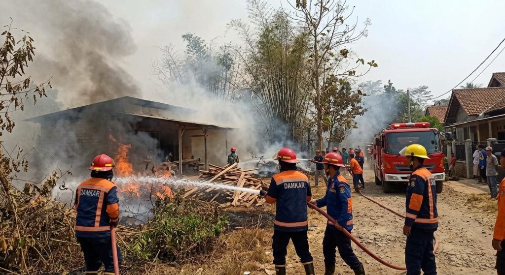 Musim Kemarau Picu Kebakaran, Damkar Cileungsi Tangani Lima Kejadian dalam Sehari