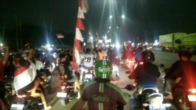 Euforia Kemenangan Timnas, Suporter Cileungsi Tumpah Ke Jalan