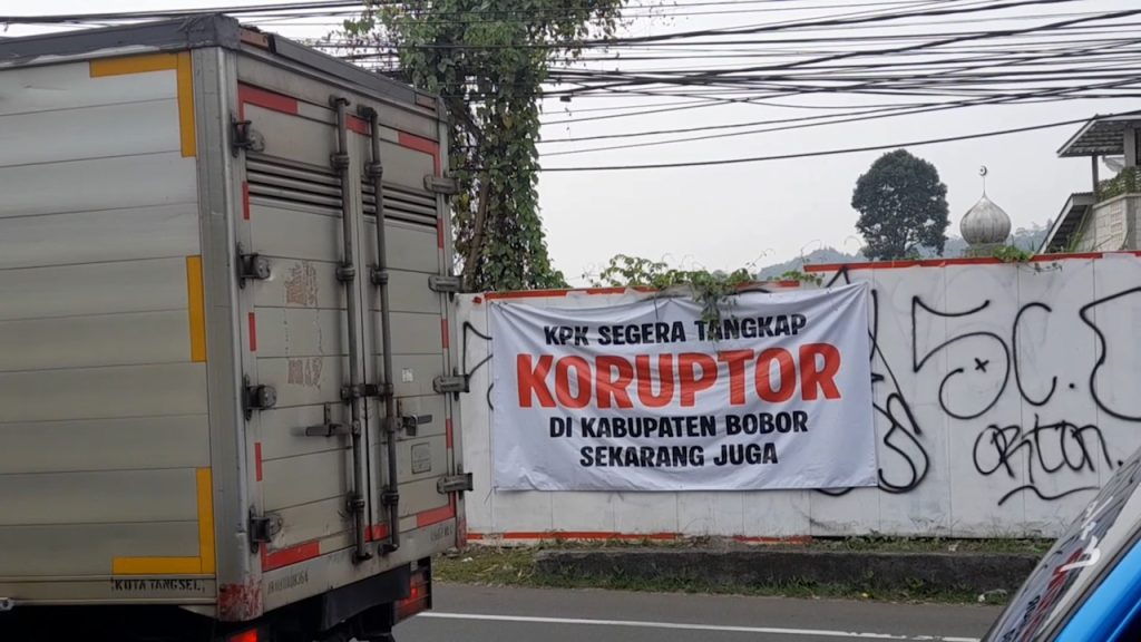 Spanduk Dukungan KPK Bertebaran di Puncak, Warga Dorong Pengungkapan Dugaan Korupsi