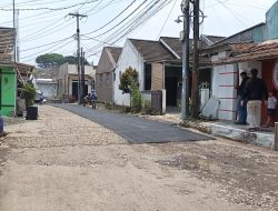 Warga Tiara Regency Patungan Rp82 Juta Perbaiki Jalan